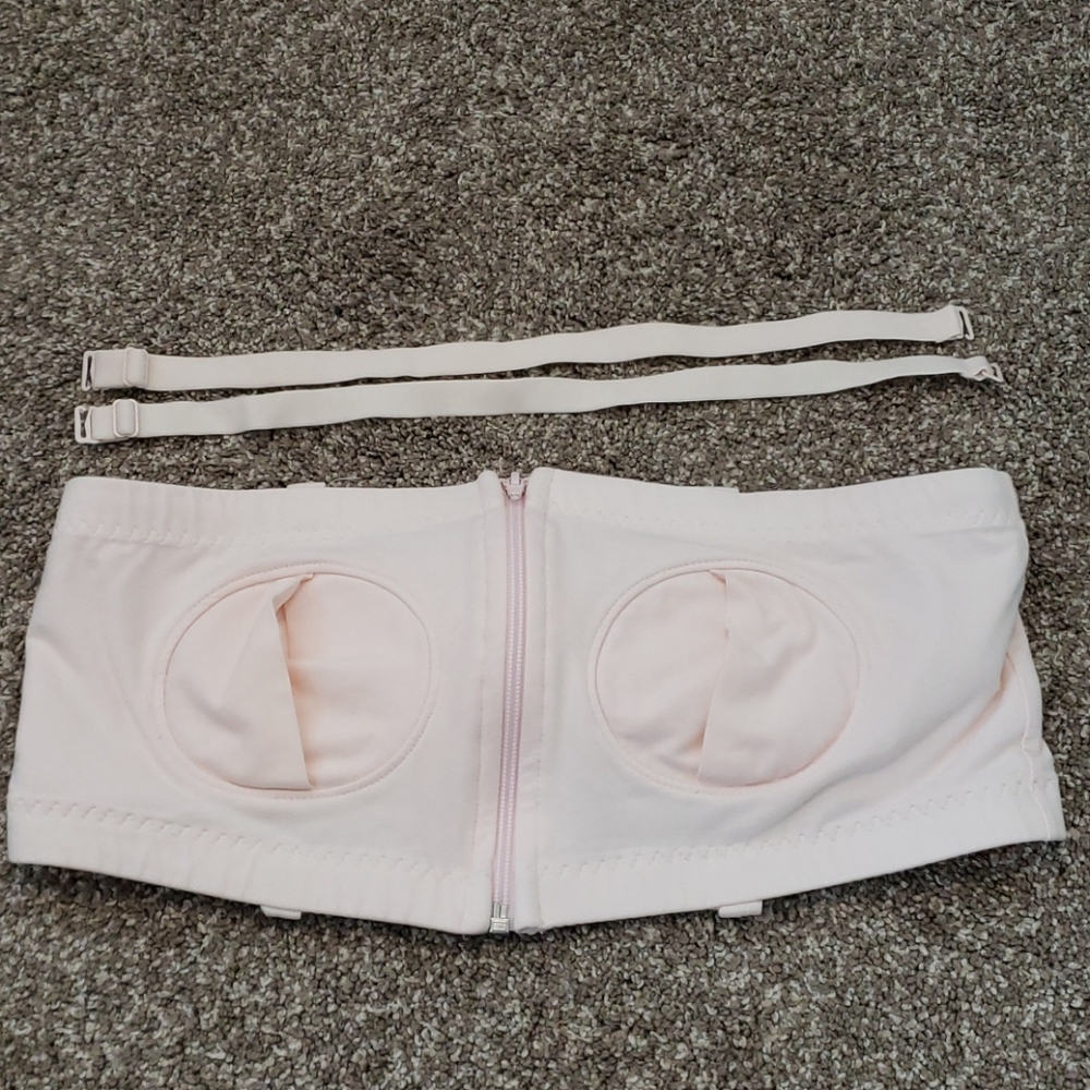 Hands free pumping bra